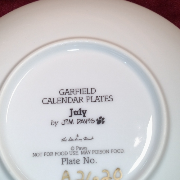Garfield calendar plate July - Picture 2 of 3